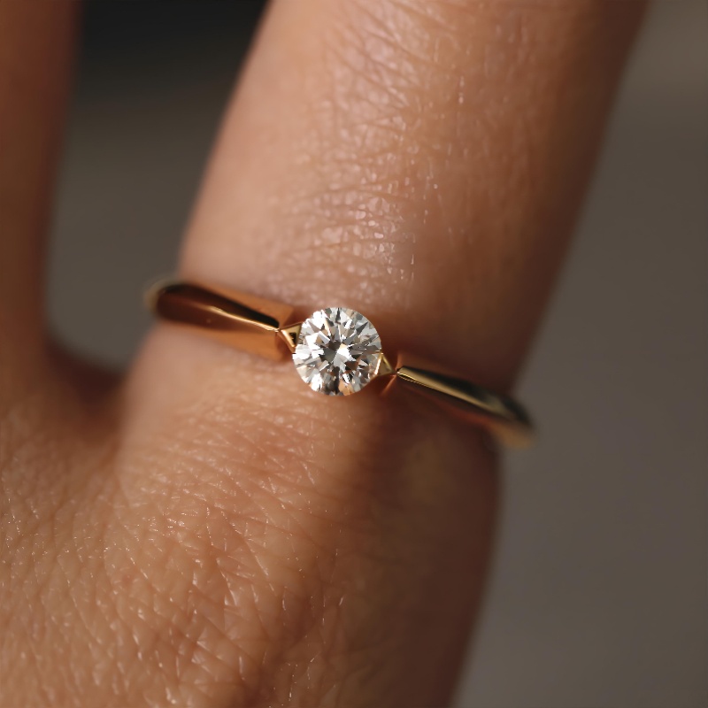 Women's Sparkling Cubic Zirconia Solitaire Ring